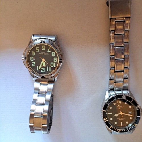 Men's watches new, one Seiko unused