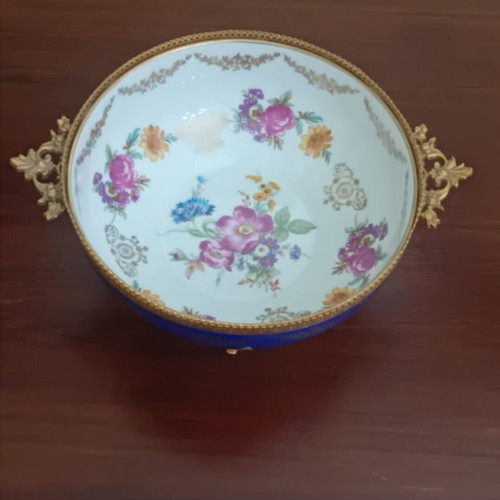 Scherzer German porcelain bowl with gilded base and handles like new
