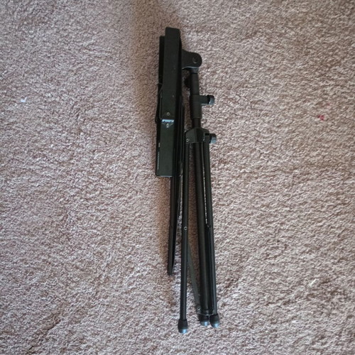 Tambouras student instrument like new with case, pen and portable music stand