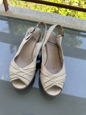 Wonders Leather Wedge Sandals like new, size 39, beige