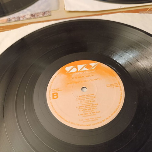 Set of 3 used vinyl records with Evelyn King, Jim Reeves and The Deep River Quartet