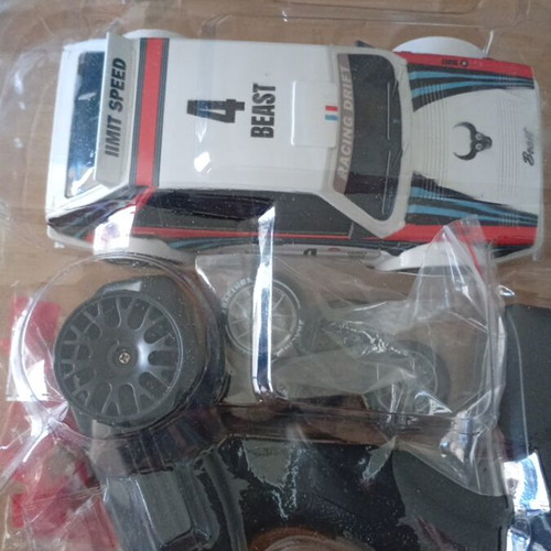 R/C car with 4 wheel drive and extra tires