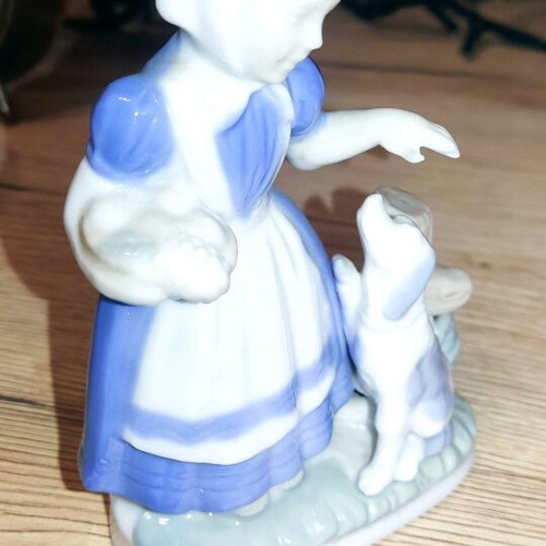 Porcelain figurine of girl with basket and dog like new, vintage