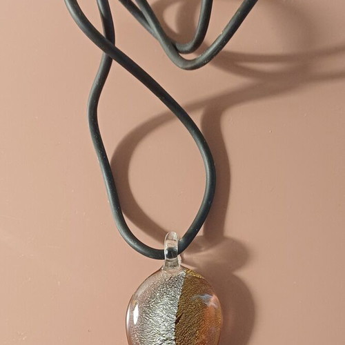 Leaf-shaped Murano style necklace with black cord like new