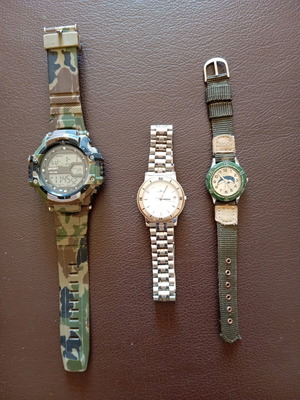 Men's watches used, set of 3, green and silver