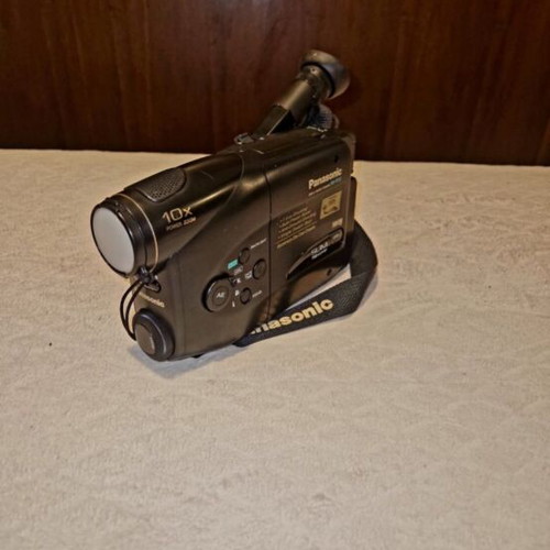 Panasonic video camera like new with accessories and two batteries