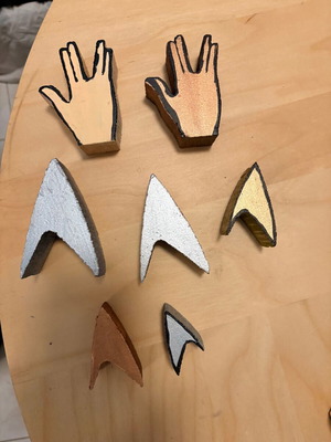 Star Trek decorative set of 7 pieces with Insignias and Vulcan Salute