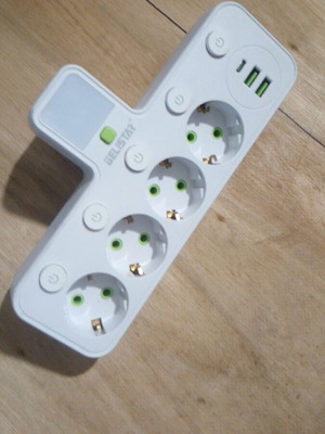 Power strip with four sockets, Type C and USB charging, new