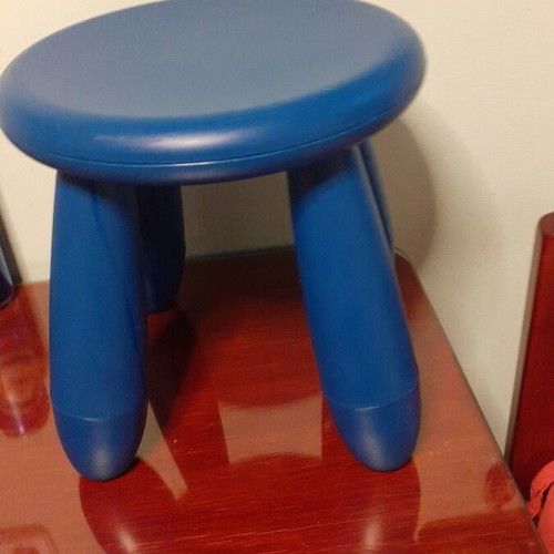 Plastic stools IKEA new, set of 2, diameter 29 cm, height 29 cm
