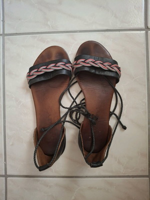 Leather flat sandals used with laces size 38 black and gray
