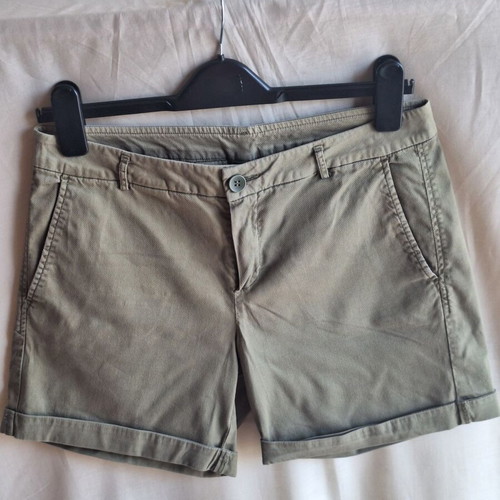 United Colors of Benetton Khaki Micro Stripe Chino Shorts Small like new