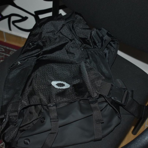 Oakley sling bag like new, black