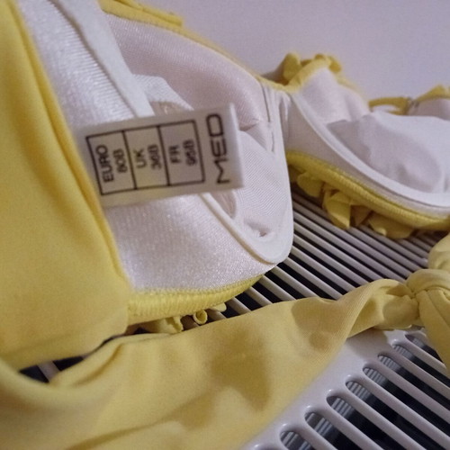 Yellow bikini like new, size medium