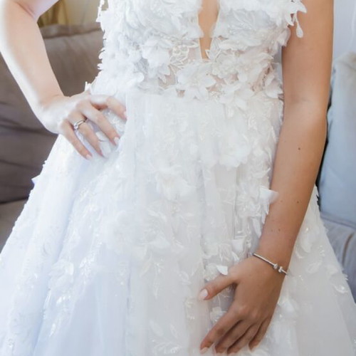 Wedding dress princess A-line with 3D flowers and veil like new