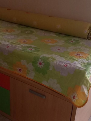 Children's Platform Bed like new, space-saving with storage