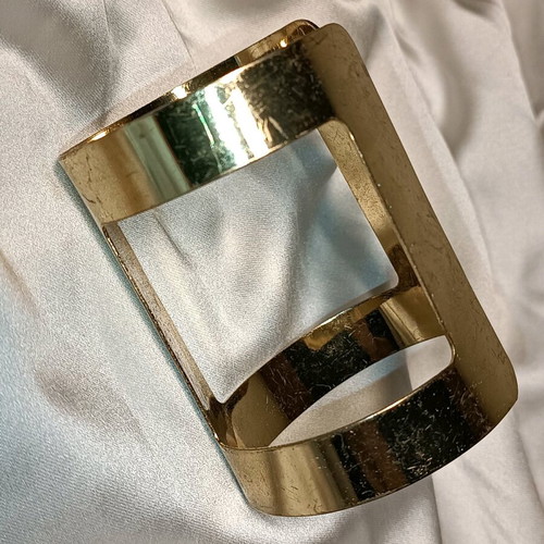 Bracelet used, gold color