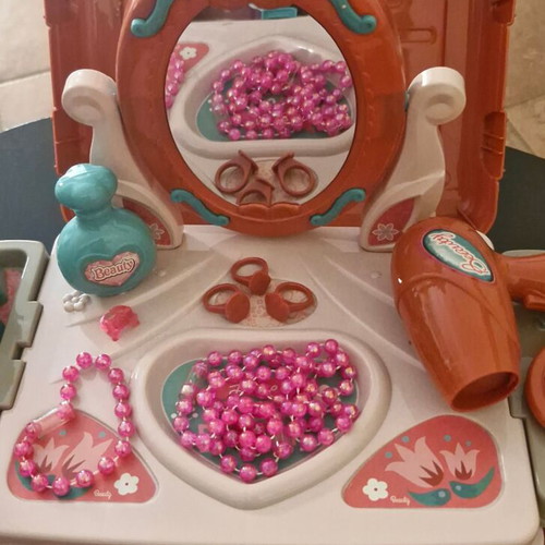 Beauty set toy like new