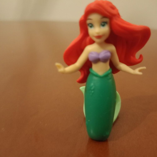 Disney Princess figures Ariel and Snow White set like new