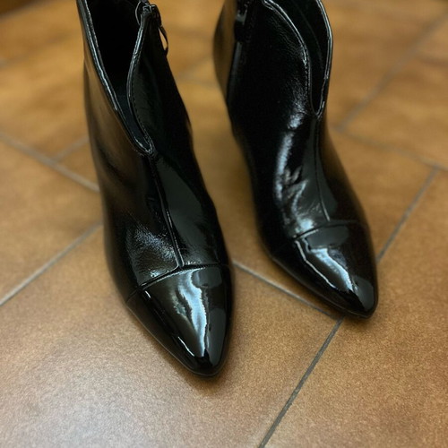 Black patent pointed ankle boots new, size 39