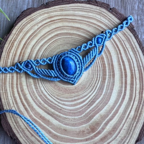 Macrame necklace, blue