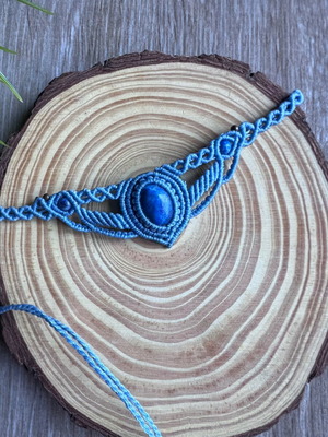 Macrame necklace, blue