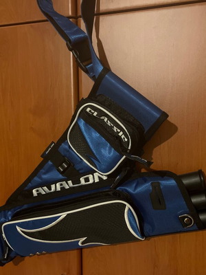 Avalon Classic Archery Quiver like new, blue cordura with 3 tubes