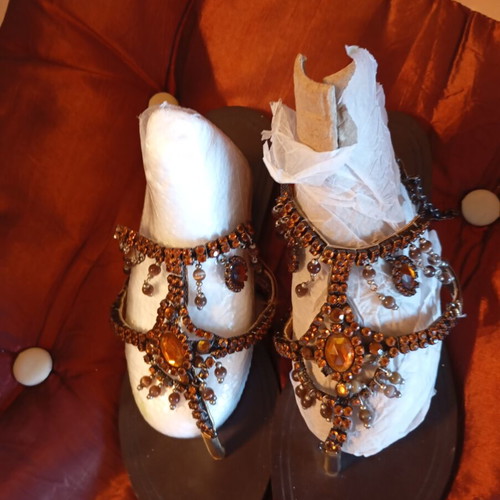 Sandals size 38 new, brown with chain decoration