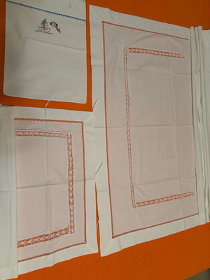 Baby crib set new with cotton sheet and hand-knitted lace