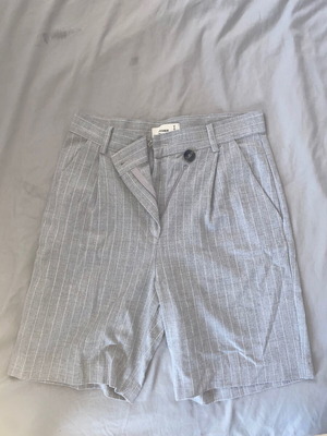 Bermuda shorts Pull & Bear σαν καινούργιο, μέγεθος S, γκρι
