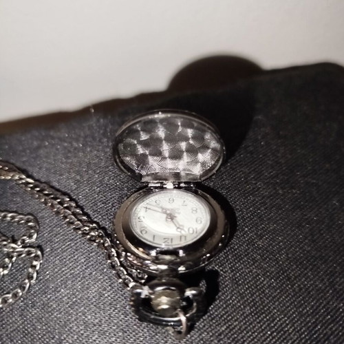 Pendant watch like new with antique look and chain