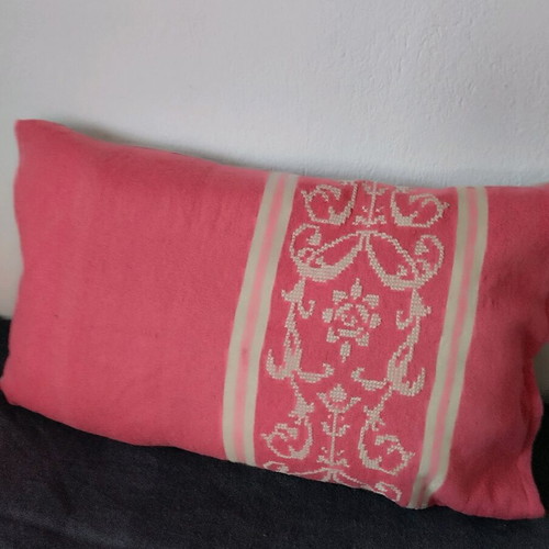 Large woven pillowcase like new with handmade embroidery 80x50 cm