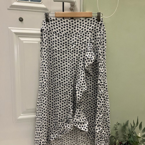 White midi skirt with ruffles and print S/M like new