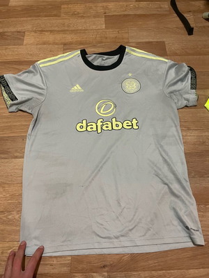 Adidas Celtic mens jersey used, size L