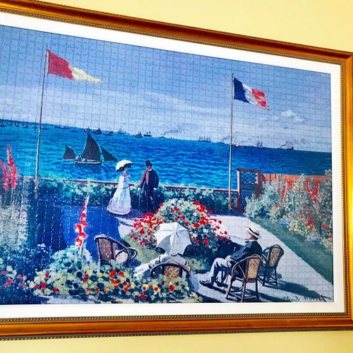 Claude Monet Puzzle 2000 pieces new with quality gold wooden frame and glass