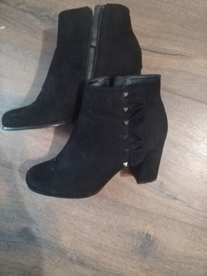 Suede ankle boots like new, size 40-41, black
