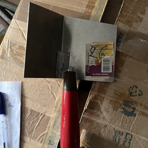 L'Outil Parfait Corner Trowel with Stainless Steel Blade and Red Handle
