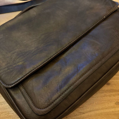 Brown shoulder bag used with multiple pockets