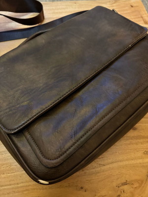 Brown shoulder bag used with multiple pockets