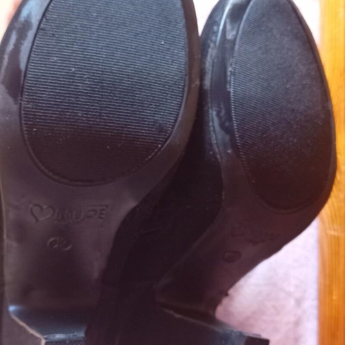 Roude black suede women's knee-high boots like new with fur lining