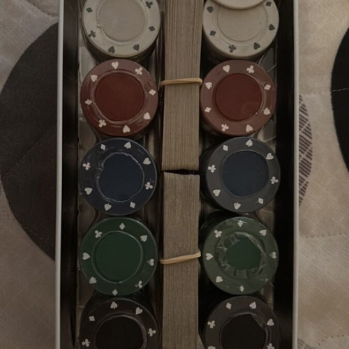 Poker set like new from Nitro magazine