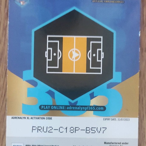 FIFA card with signature like new