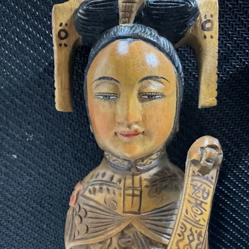 Wooden imperial Chinese figurines like new, pair of 2
