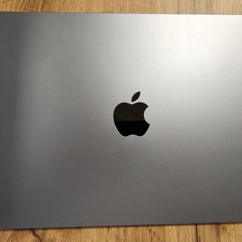 MacBook Air 13.6" M2 (2022) used, 8GB RAM, 256GB SSD, Space Gray, screen defect