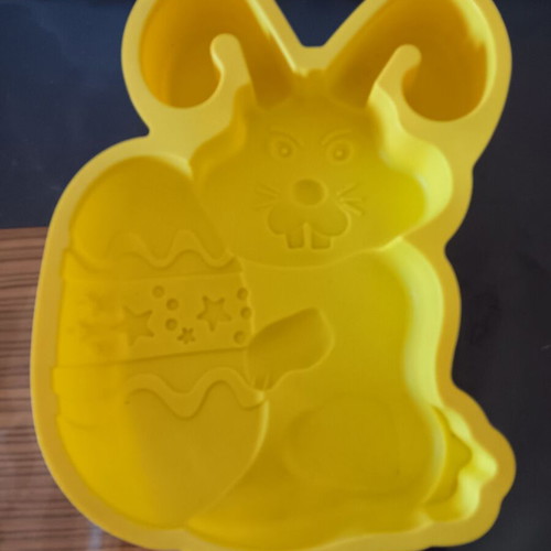Silicone cake mold with Easter design like new