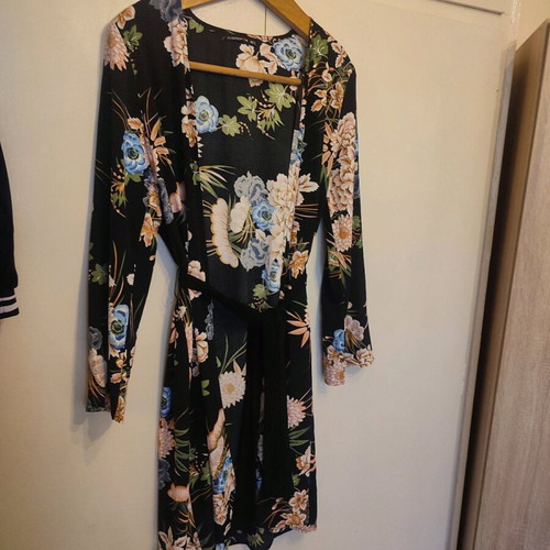 Floral kimono like new, size M-L