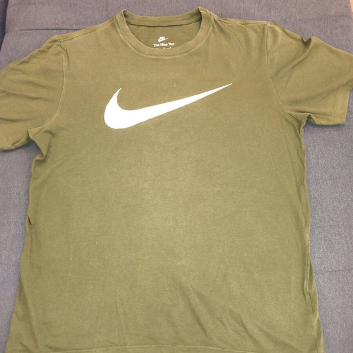 Nike t-shirt Medium khaki used