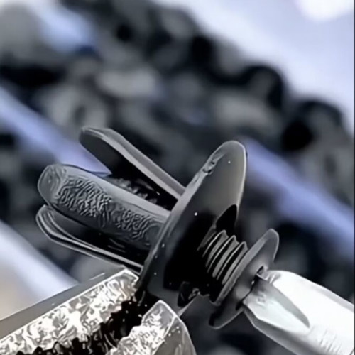 Car screws new, pack of 17 plastic fasteners for repairs