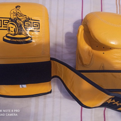 Boxing gloves leather like new, large size