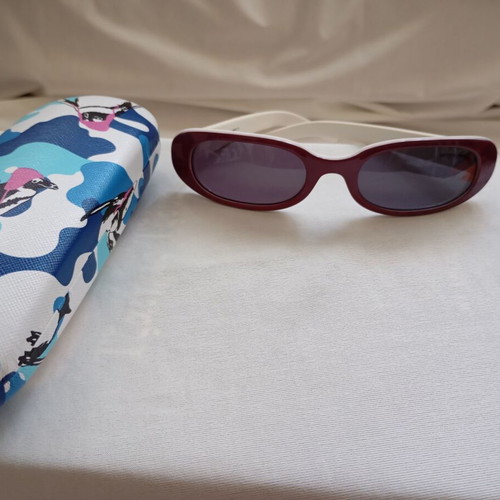 Lacoste vintage Y2K oval sunglasses, like new, burgundy and white