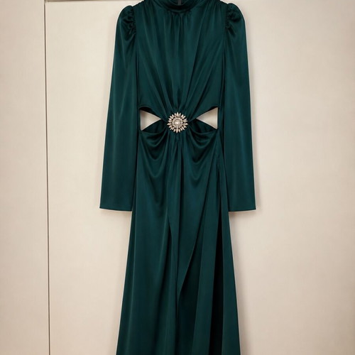 Lynne long dress with cutout and brooch